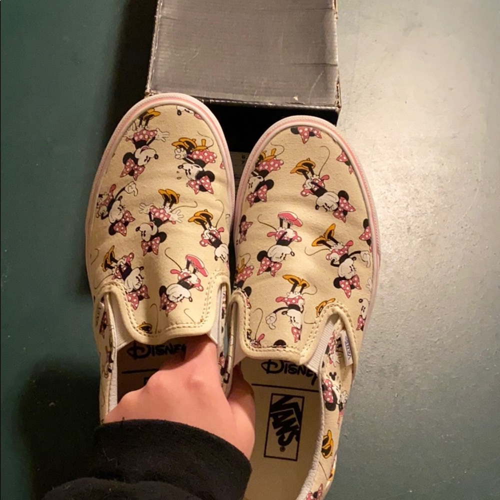 Vans Minnie Mouse slip ons. Men’s 6 Women’s 7.5
